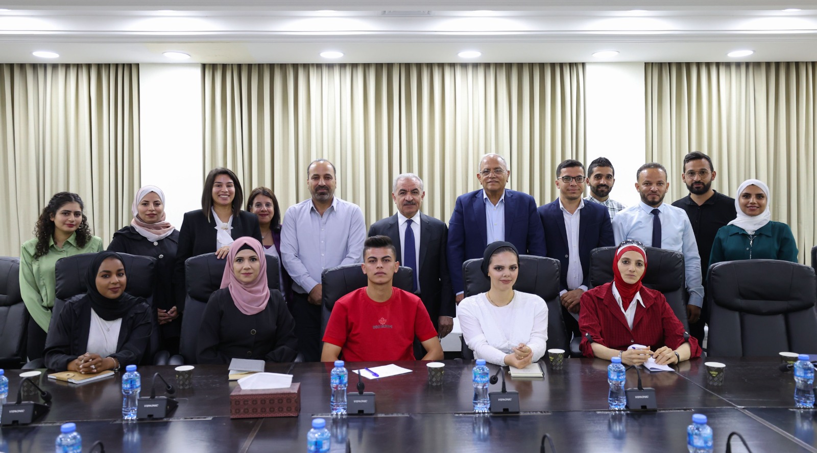 لقاء مثمر بين رئيس الوزراء الفلسطيني ووفد التكتل الشبابي - تعزيز الخدمات العامة وتحسين واقع الشباب