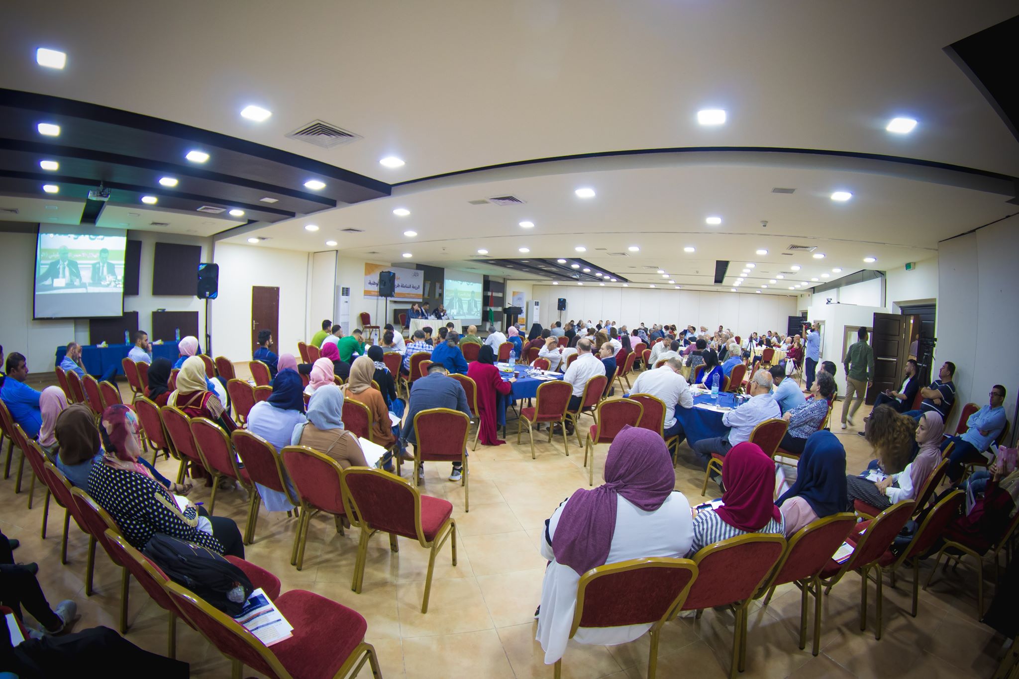 بحضور أكثر من 700 مشارك ومشاركة ... مسارات يطرح مبادرة "الرزمة الشاملة" لتحقيق الوحدة، ومتحدثون يدعون إلى حوار وطني لاستعادة الوحدة وإلى حراك شعبي لإنهاء الانقسام