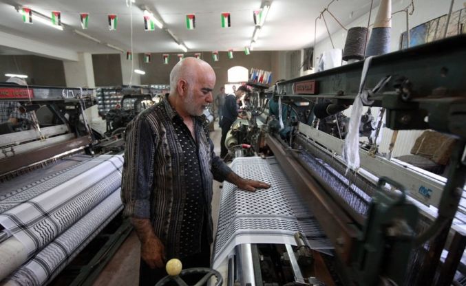 الجمع بين أولوية الحياة ودوران عجلة الاقتصاد

