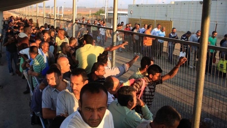  أبعاد تحويل أجور العمال داخل إسرائيل عبر البنوك الفلسطينية