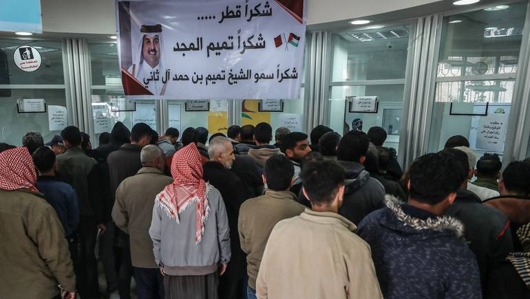 تداعيات موافقة "إسرائيل" على إدخال الدعم القطري لغزة

