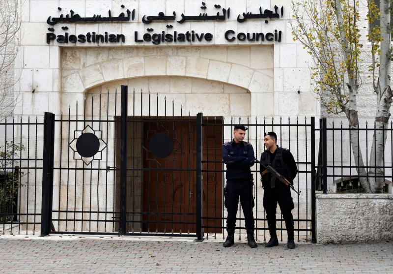 قرار حل المجلس التشريعي: قرار سياسي بامتياز
