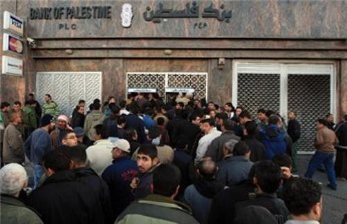 أزمةُ رواتب موظّفي "حماس" إنذارٌ مبكرٌ