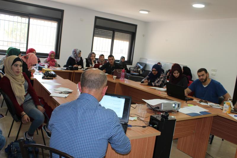 افتتاح برنامج تدريبي في التفكير الإستراتيجي والسياسات لمجموعات شبابية من المناطق المهمشة بالخليل